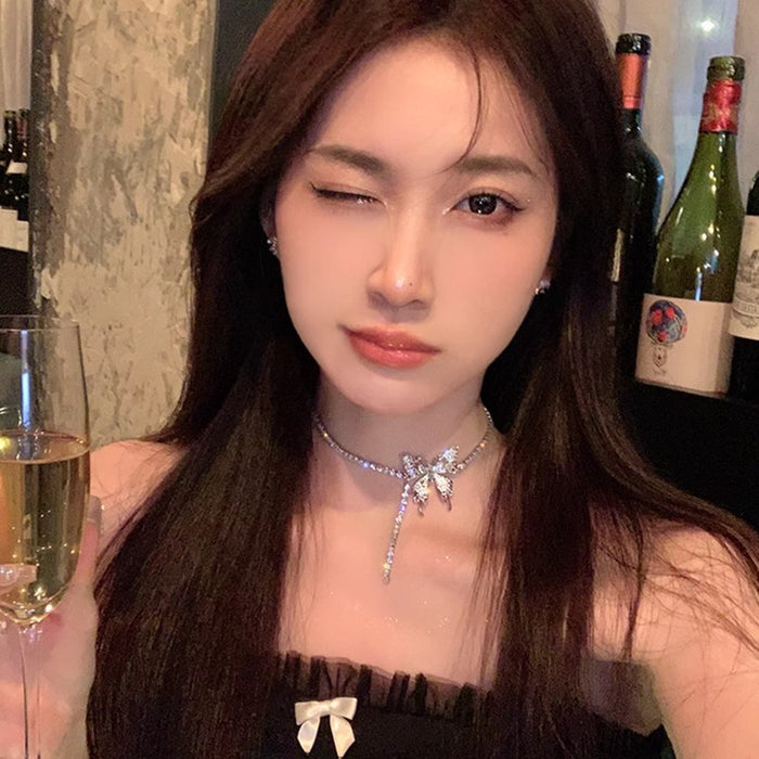 Wholesale Sparkling diamond butterfly necklace for women, light luxury, niche design, high-end feeling, collarbone chain, neck chain