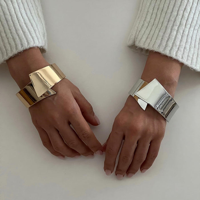 Wholesale New fashion accessories with shiny plain ring bracelet, wide open alloy bracelet, exaggerated bracelet