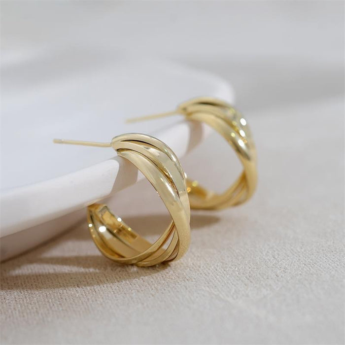 Wholesale Gold colored plain ring earrings, elegant earrings, studs, niche design, high-end ear rings, and earrings