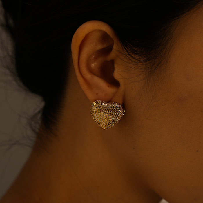 Wholesale Fashionable and trendy three-dimensional stainless steel heart-shaped earrings with a light luxury and heart-shaped texture