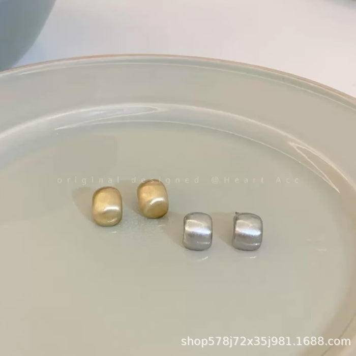 Wholesale Brushed matte curved earrings with retro and high-end feel, bean earrings with fashionable and simple geometric earrings