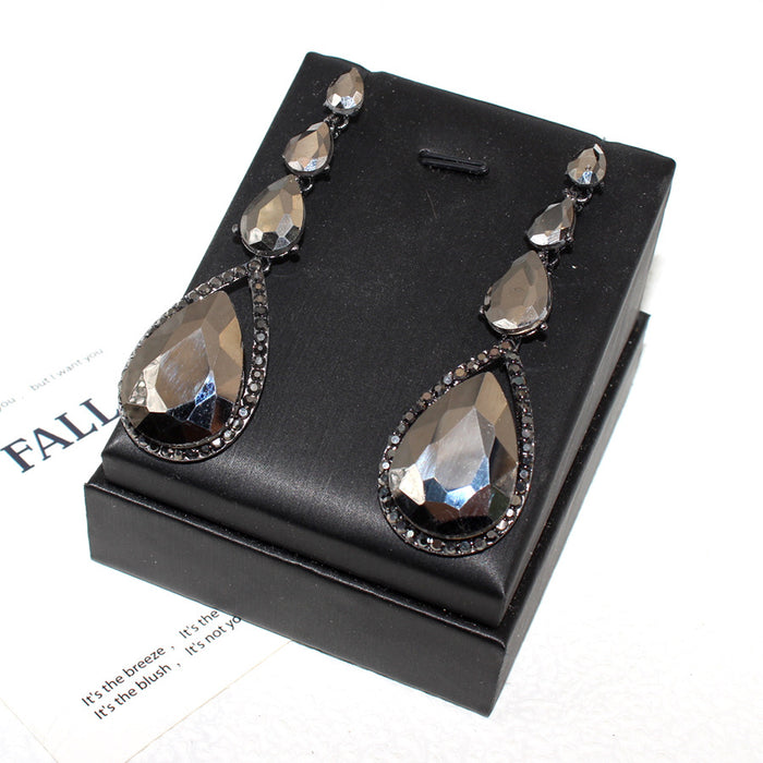 Wholesale Exquisite and luxurious water droplet studded diamond earrings, fashionable and high-end long alloy ear accessories