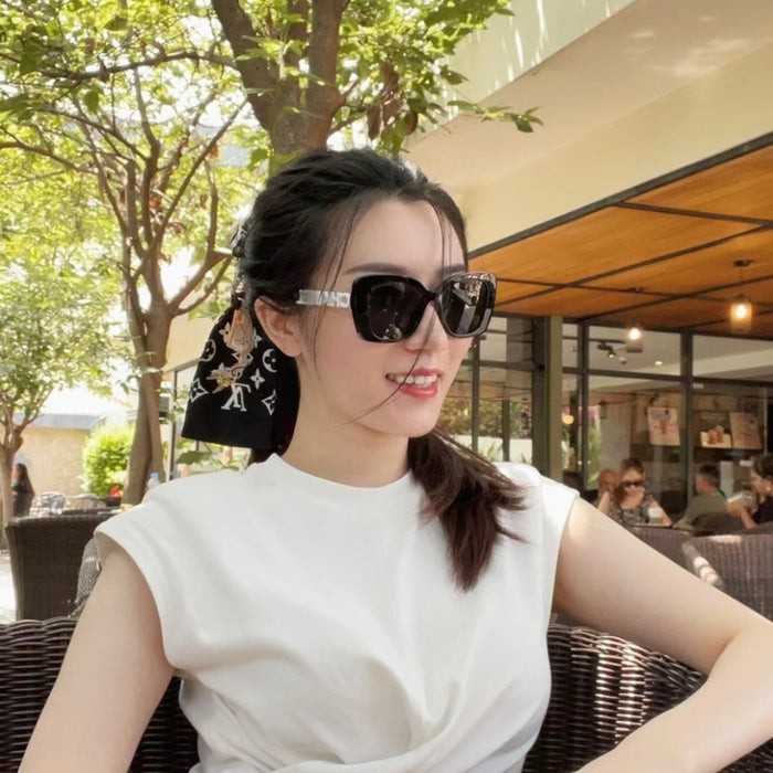 Wholesale Fashion sunglasses, UV resistant, diamond studded sunglasses, irregular letter sunglasses