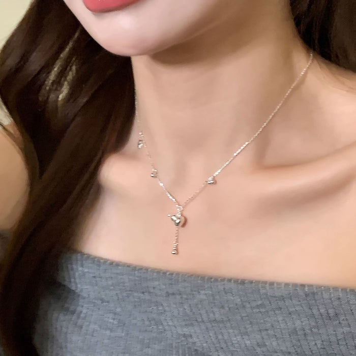 Wholesale Minimally designed silver tassel heart-shaped necklace with light luxury and niche design pendant