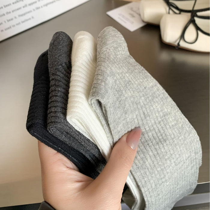 Wholesale Boneless vertical black and white mid tube socks, anti pilling and breathable