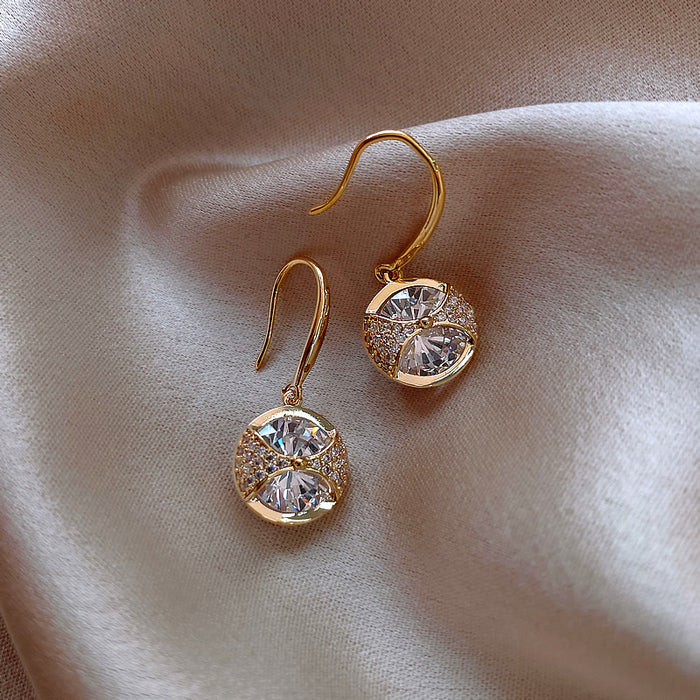 Wholesale Exquisite round zircon earrings, light luxury earrings, elegant earrings, unique gold earrings