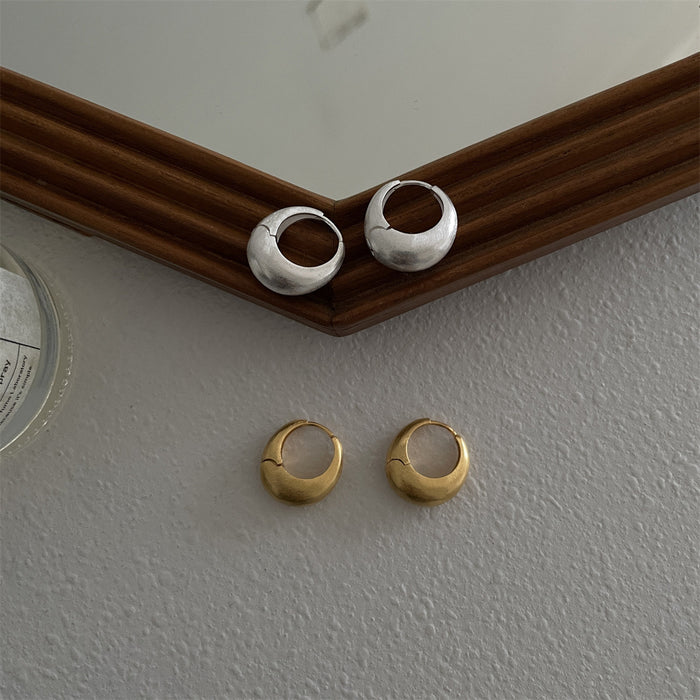 Wholesale Silver needle plain ring earrings for women, niche, high-end, cold and cool style earrings, fashionable and versatile autumn and winter ear buckles