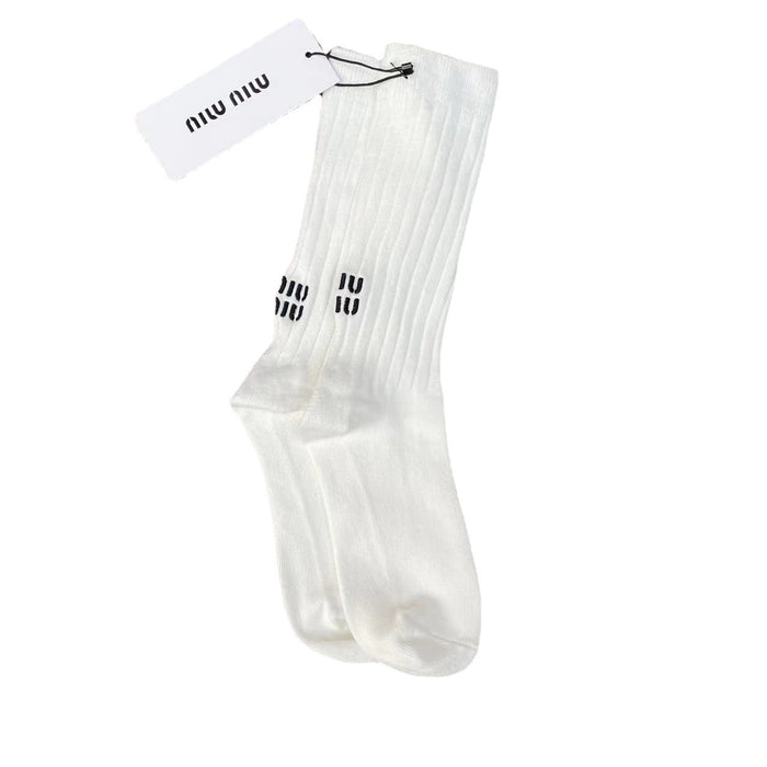 Wholesale Retro college style embroidered socks, fashionable and versatile socks
