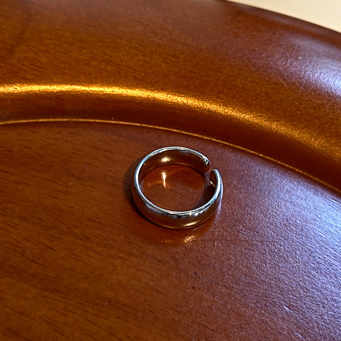 Wholesale A niche and unique resin ring with a cold and conspicuous opening, copper electroplating with versatile rings for women