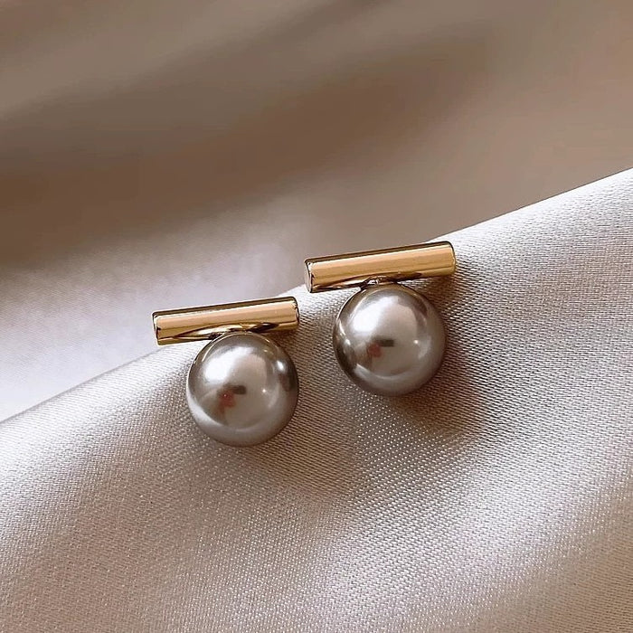 Wholesale Elegant metal earrings with retro and minimalist style