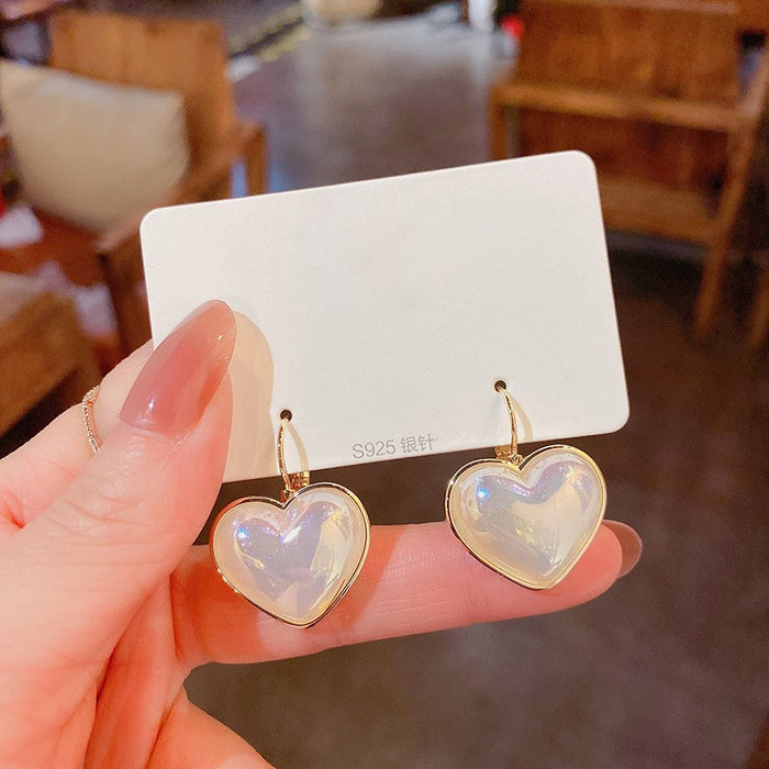 Wholesale Sparkling colored pearl earrings with heart-shaped earrings