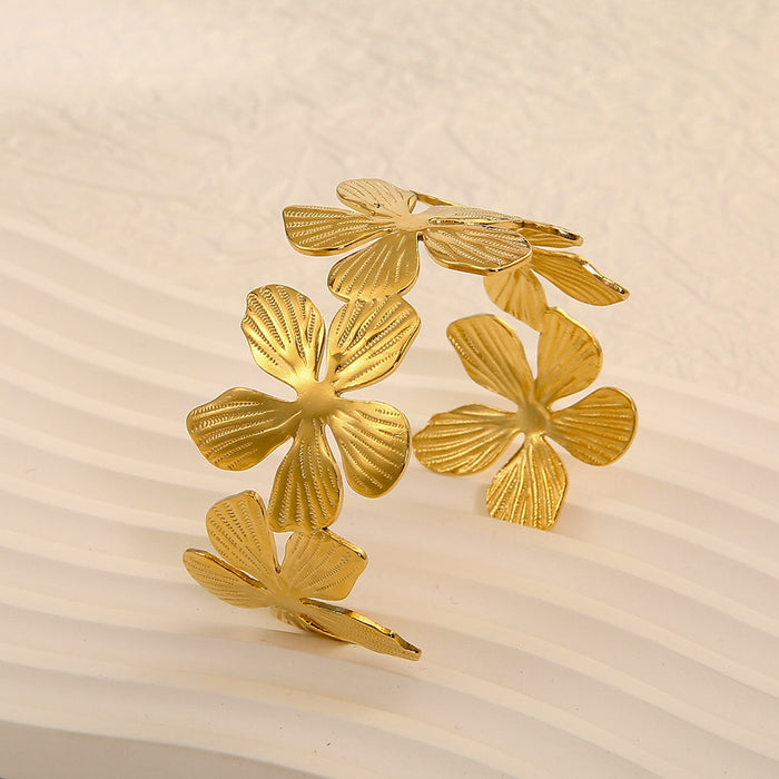 Wholesale Fashionable and personalized gold stainless steel flower bracelet, high-end petal opening bracelet wholesale