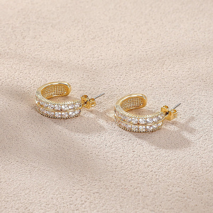 Wholesale Fashionable and simple C-shaped earrings, versatile and high-end earrings, new wholesale, light luxury copper inlaid with zircon