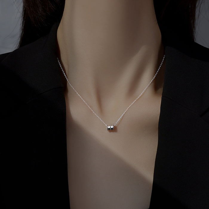 Wholesale Titanium steel necklace, light luxury pendant, collarbone chain, high-end decorative accessories