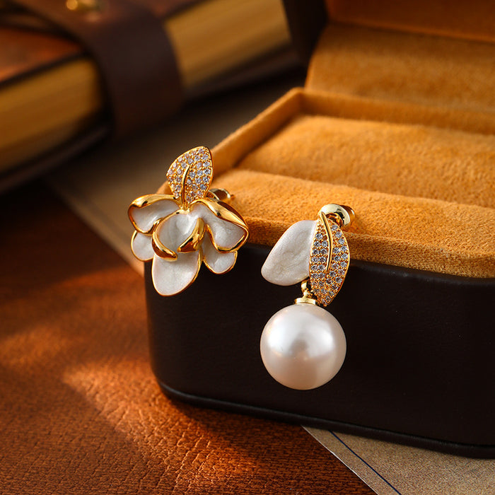 Wholesale Real gold electroplated silver needle drop oil petal pearl earrings retro palace style earrings