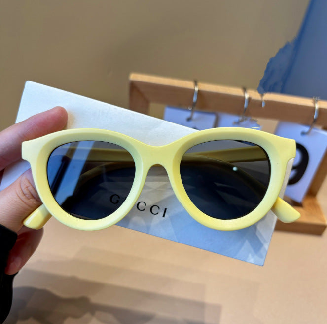 Wholesale Matte children's sunglasses are fashionable, retro, versatile, sunshade and sunscreen