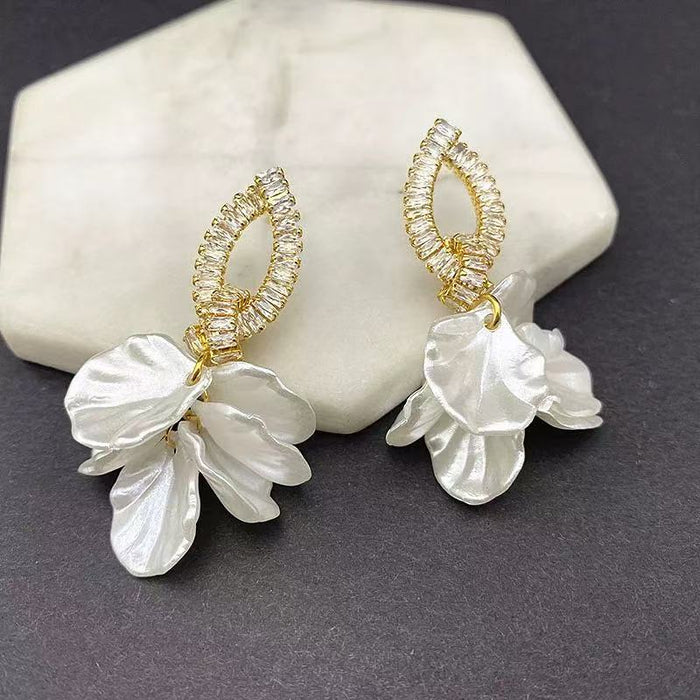 Wholesale White Petal Pearl Earrings Pearl White