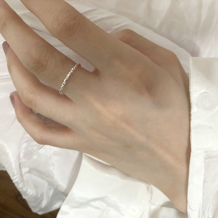 Wholesale The silver ring has a simple and compact temperament