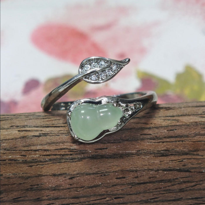 Wholesale Clear imitation chalcedony ring, round and delicate design, with temperament, index finger ring