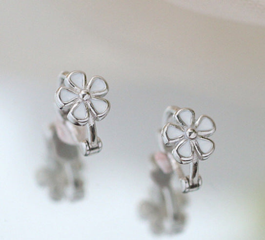 Wholesale Flower ear buckle, fashionable and niche design, simple and exquisite temperament ear buckle