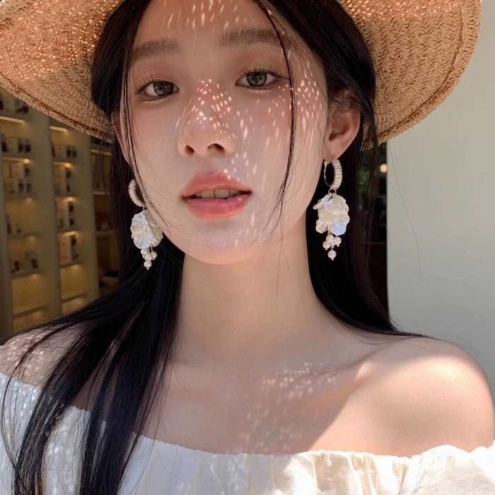 Wholesale White Petal Pearl Earrings Pearl White