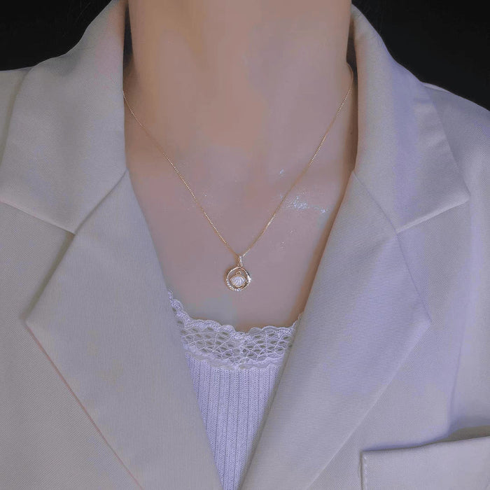 Wholesale Shell pendant necklace, new style, light luxury, high-end feel, diamond studded collarbone chain