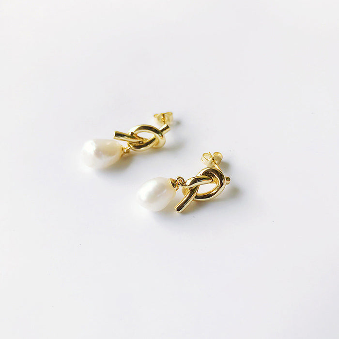 Wholesale Pure silver earrings with a luxurious design and gold-plated pearl earrings for women