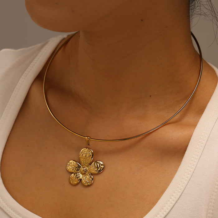Wholesale Fashionable temperament, stainless steel petal collar with simple design, flower collarbone chain that does not fade