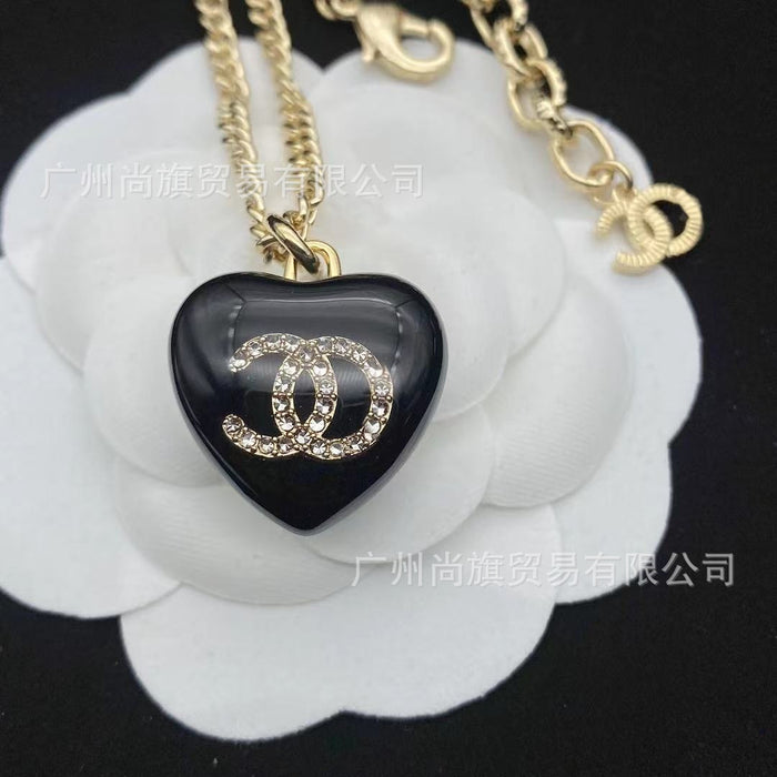 Wholesale Resin black peach heart necklace heart-shaped heart collarbone chain wholesale