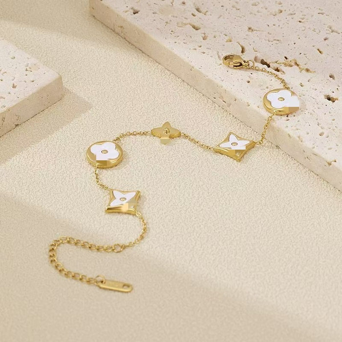 Wholesale Titanium steel clover bracelet, light luxury, versatile, fashionable and personalized