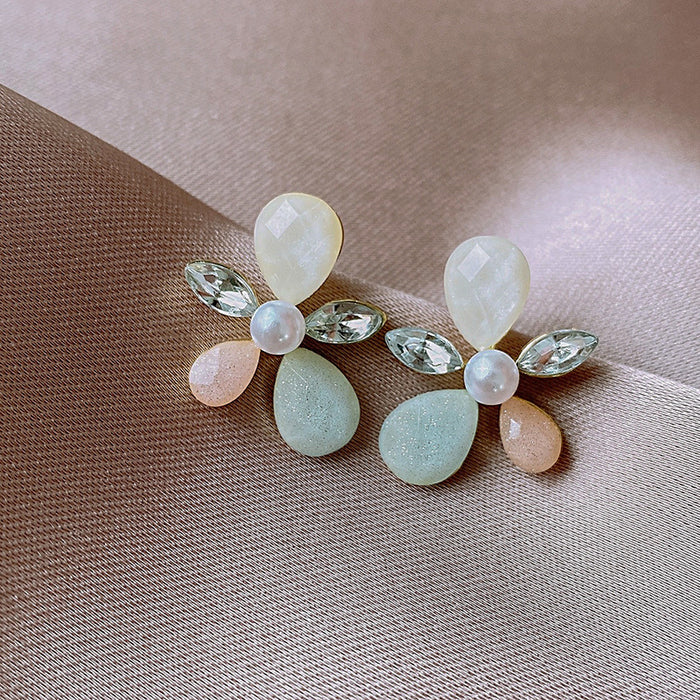 Wholesale Silver needle zircon round artificial pearl earrings high-end luxury retro earrings unique French design earrings