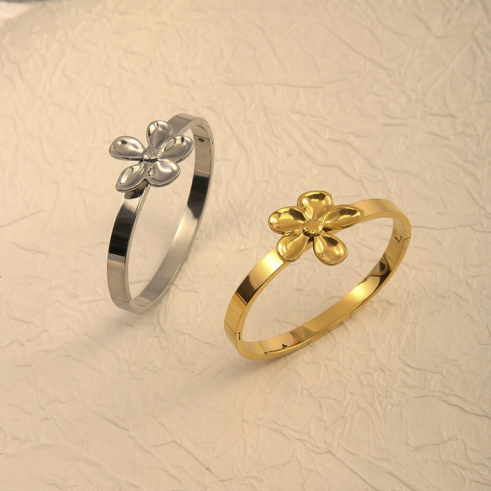 Wholesale Fashionable stainless steel flower bracelet, personalized and creative titanium steel petal bracelet