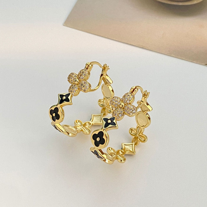 Wholesale New fashionable and high-end design with delicate and personalized four leaf clover ear buckle, light luxury heart-shaped heart-shaped oil painted ear buckle