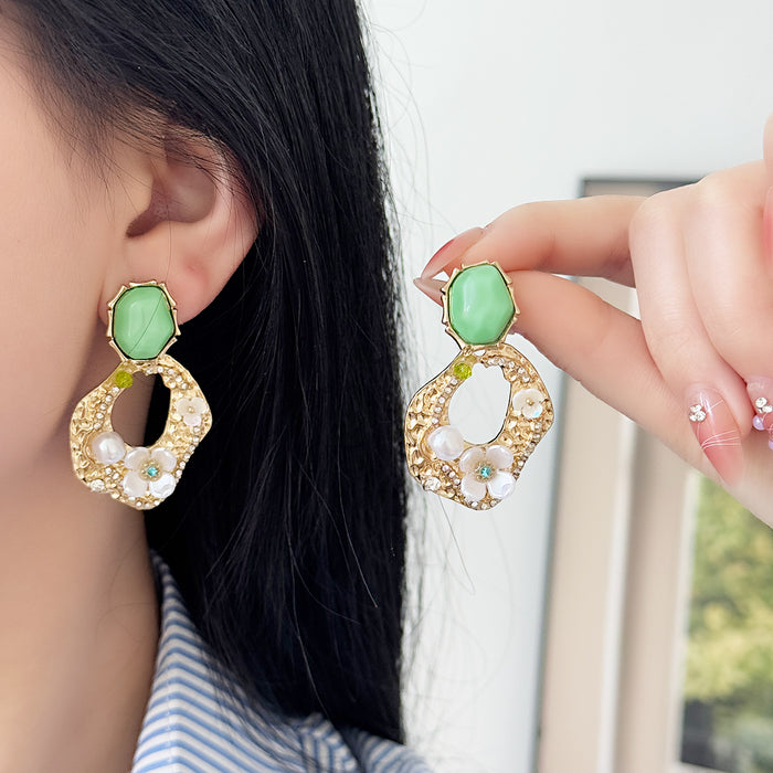 Wholesale Retro minimalist pearl earrings with a fashionable and high-end temperament, retro earrings with silver needles wholesale