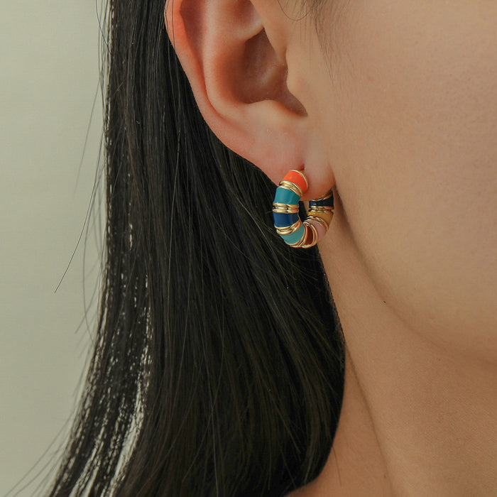 Wholesale Fashionable and versatile design, new earrings, retro drip oil ear buckle