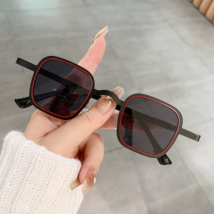 Wholesale Small frame eyes, fashionable and trendy metal frame sunglasses, personalized street photography sunglasses