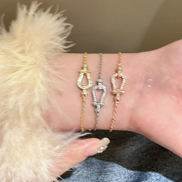 Wholesale Horseshoe buckle zircon bracelet for women, fashionable and high-end commuting wristband, niche, light luxury style, temperament, handmade accessories