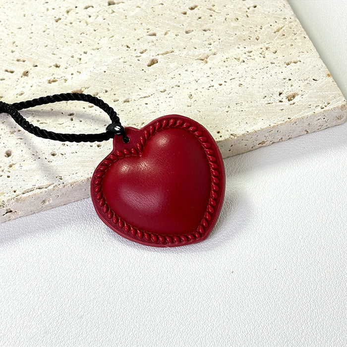 Wholesale Love necklace with niche design and adjustable collarbone chain