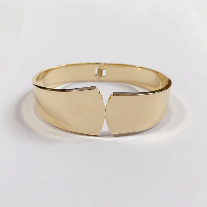 Wholesale Titanium steel color-preserving bracelet with diamond setting