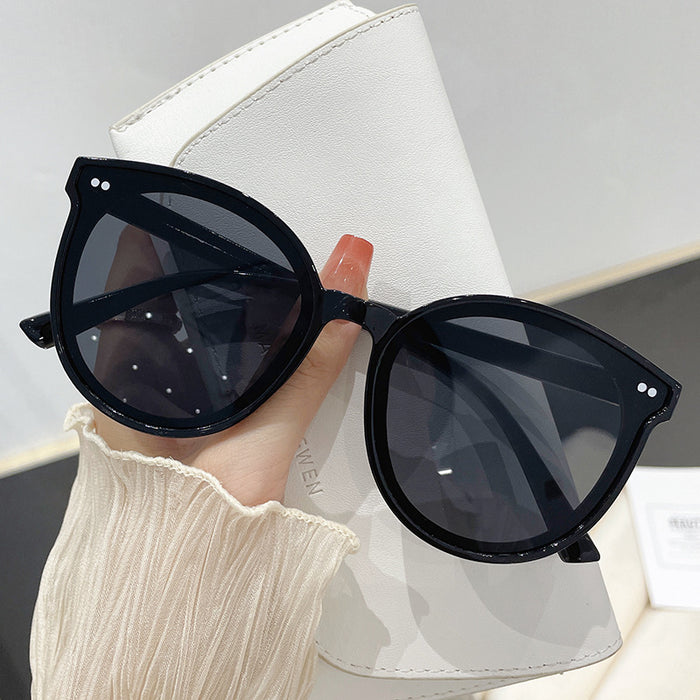 Wholesale Sunglasses for both men and women, street photography, fashionable sunglasses, internet famous households, UV protection and sun shading glasses for outdoor travel