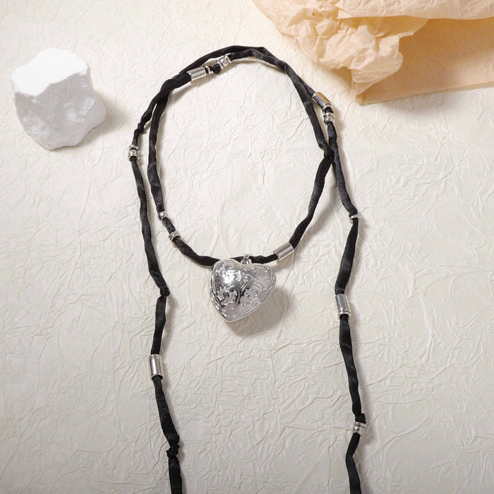 Wholesale three-dimensional relief love pendant long fabric trend necklace fashion