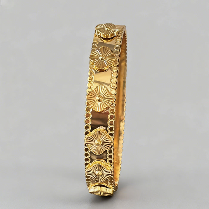 Wholesale Waterproof titanium steel four-flower bracelet