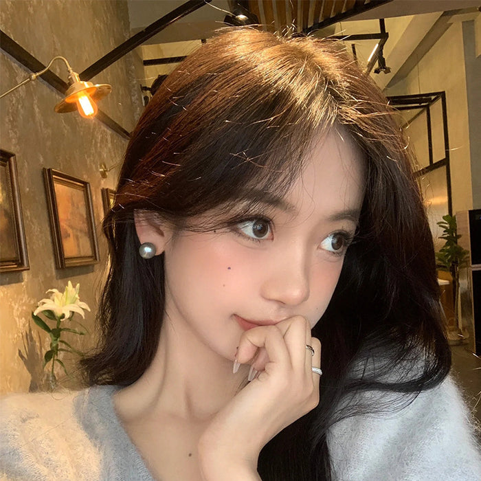 Wholesale Silver gray pearl earrings with silver needles, high-end and niche design, personalized and versatile earrings and earrings