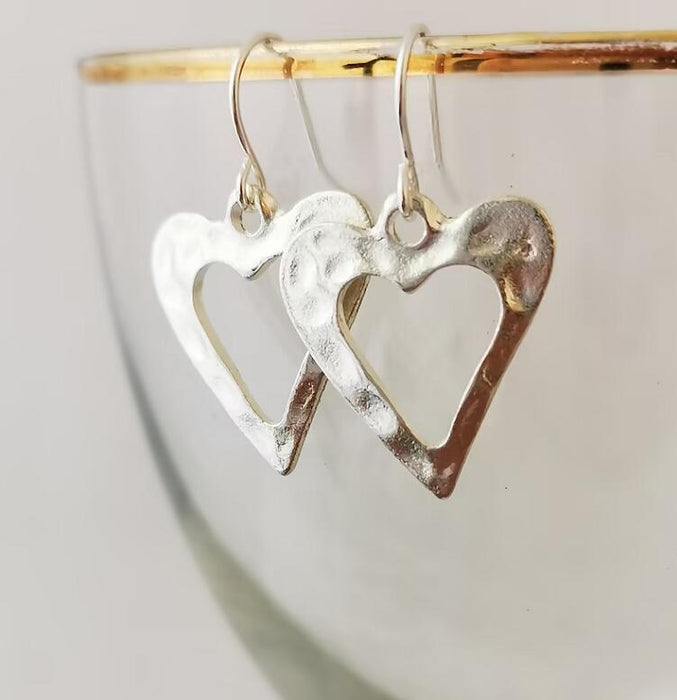 Wholesale Independent station retro heart-shaped Valentine's Day earrings creative pounding heart-shaped alloy earrings