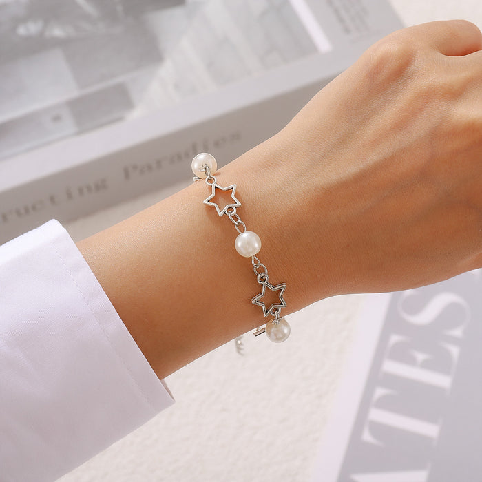 Wholesale New retro hollowed out star pearl bracelet, niche fashion, punk high-end fashion, versatile hand accessory