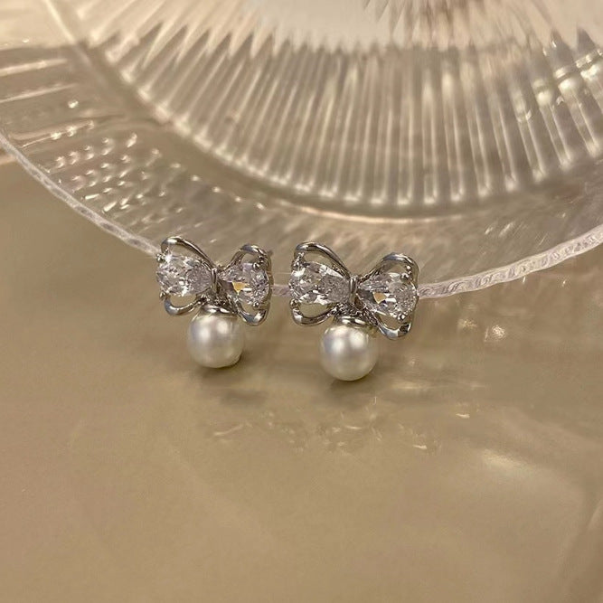 Wholesale Silver Needle Fashion Elegant Diamond-encrusted Bow Pearl ins Earrings