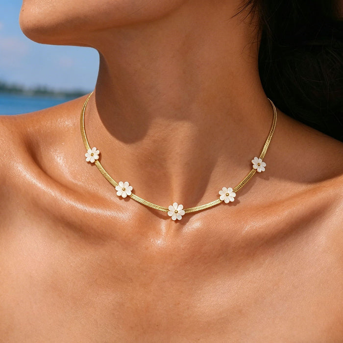 Wholesale 2pcs A delicate and beautiful summer-themed chrysanthemum-patterned titanium steel necklace