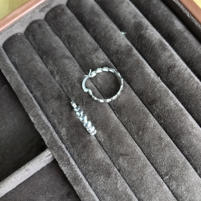 Wholesale High end minimalist heart-shaped earrings for women, retro personality, sweet peach heart earrings, ear loops, and ear buckles