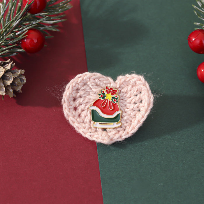 Wholesale Holiday  Sweater Brooch Crochet Heart-Shaped Four-Leaf Clover Pin Badge