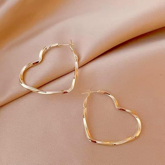 Wholesale Vintage Twisted Love Earrings, Fashionable Charm Earrings, Silver Needles, High Grade Ear Accessories